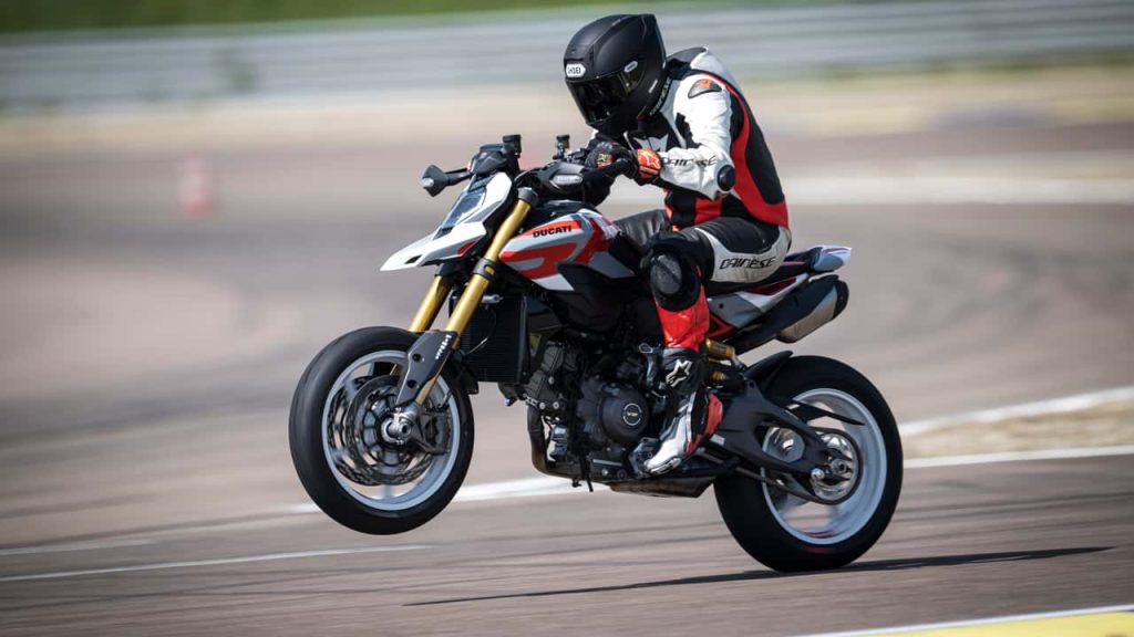 Ducati’s Manic Hypermotard V2 SP Cured My Fear of Hooliganism