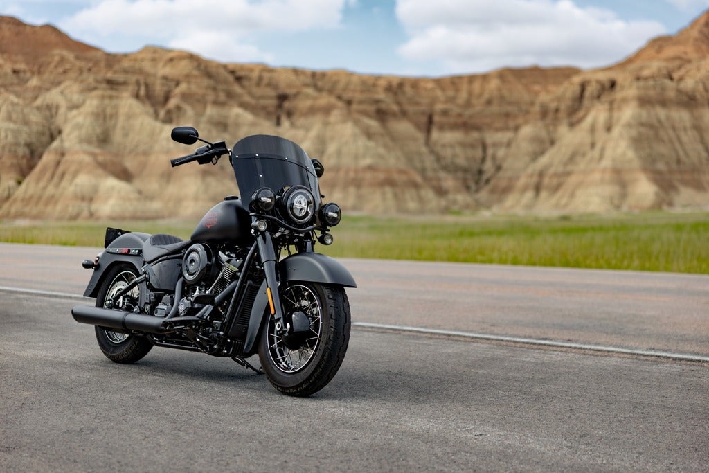 The Harley-Davidson Deadwood: Blacked-Out Throwback Styling